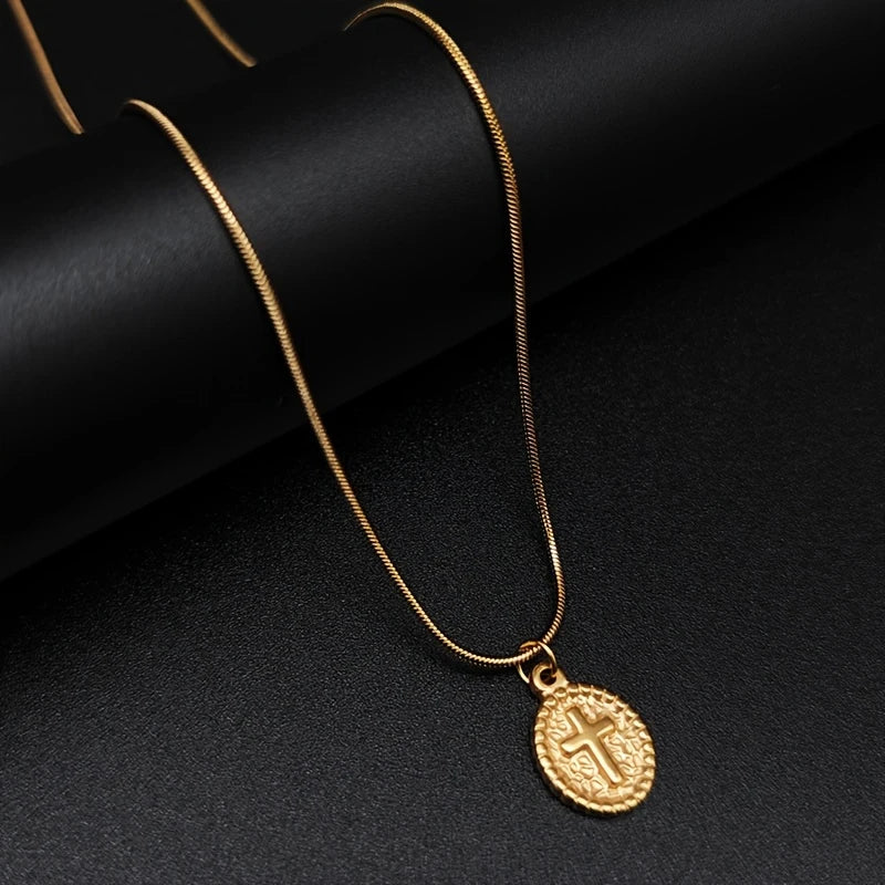 Cross pendant necklace