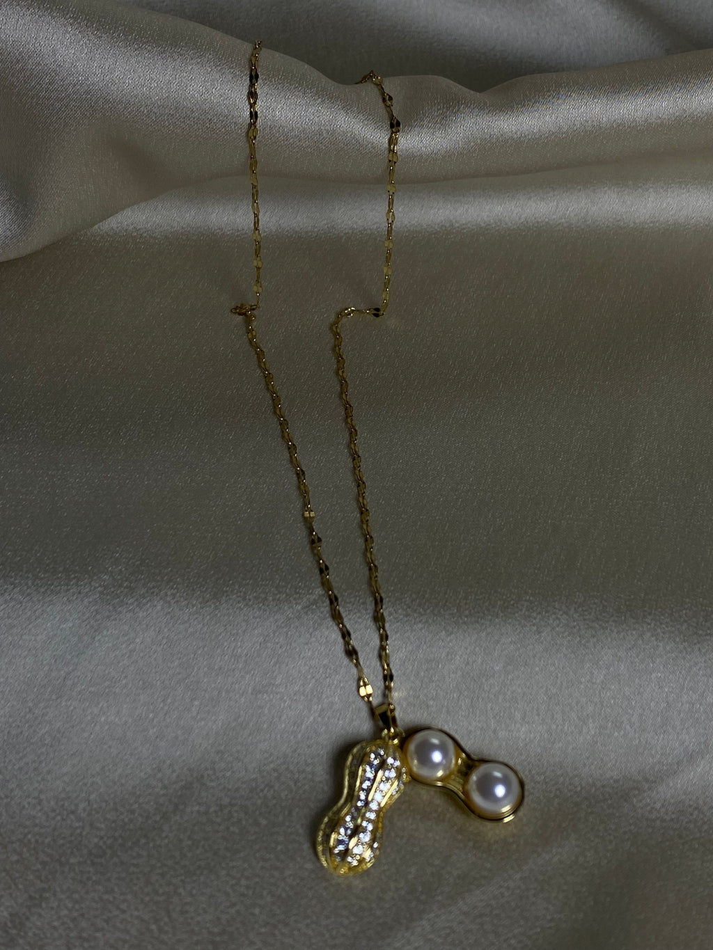 Pearl duo pod necklace