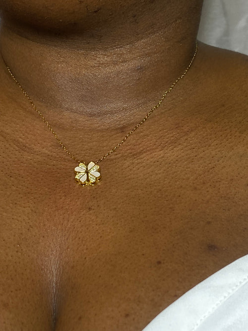 Nuvia clover necklace