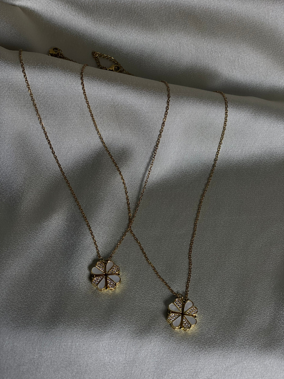 Nuvia clover necklace