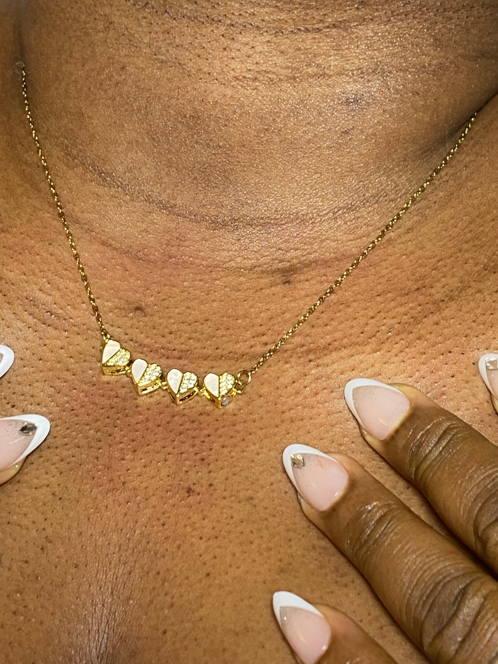 Nuvia clover necklace