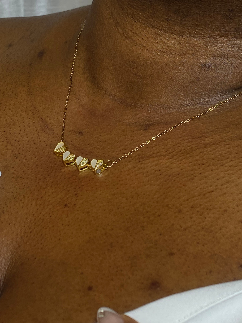 Nuvia clover necklace