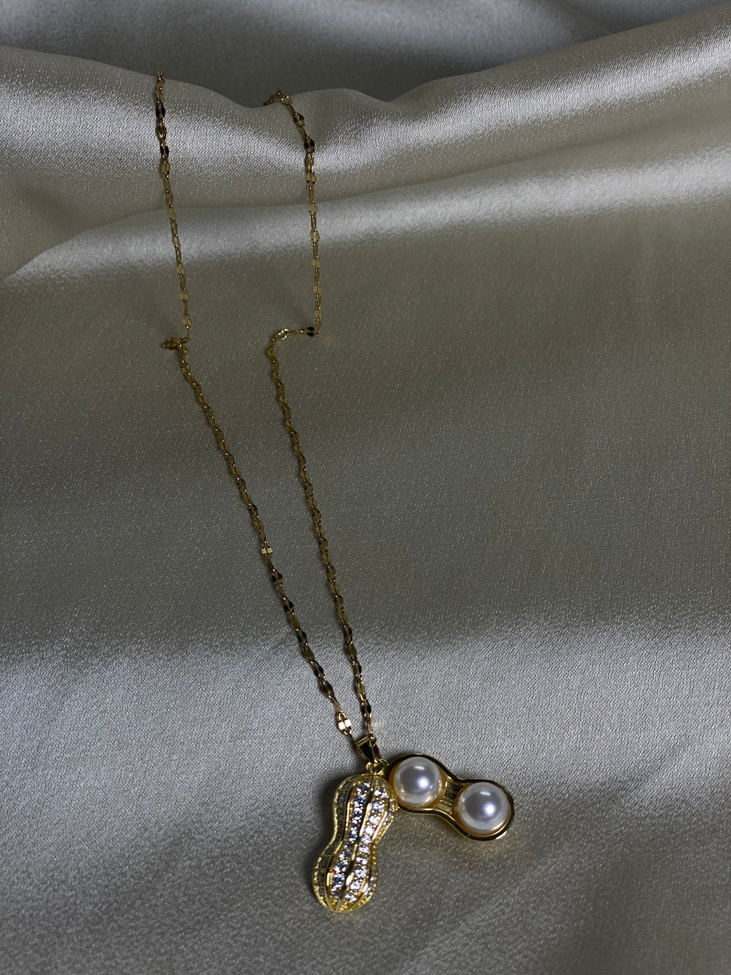 Pearl duo pod necklace