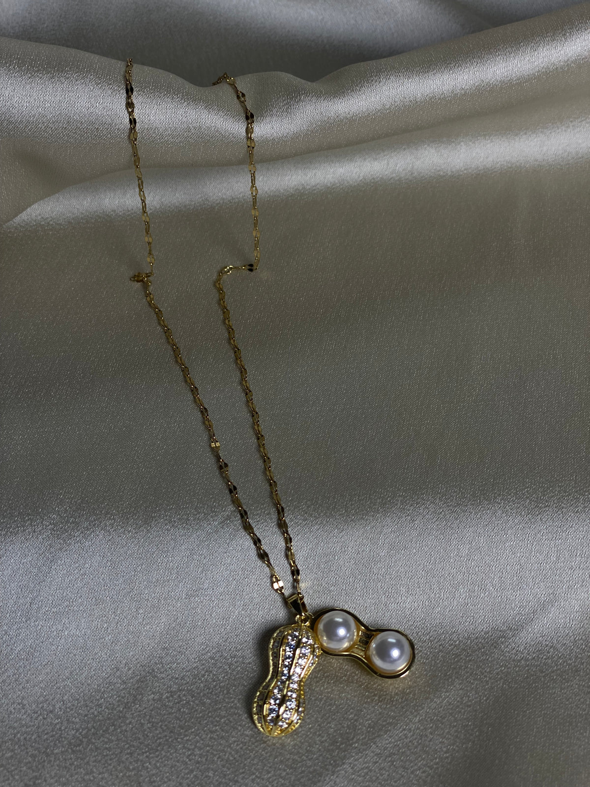 Pearl duo pod necklace