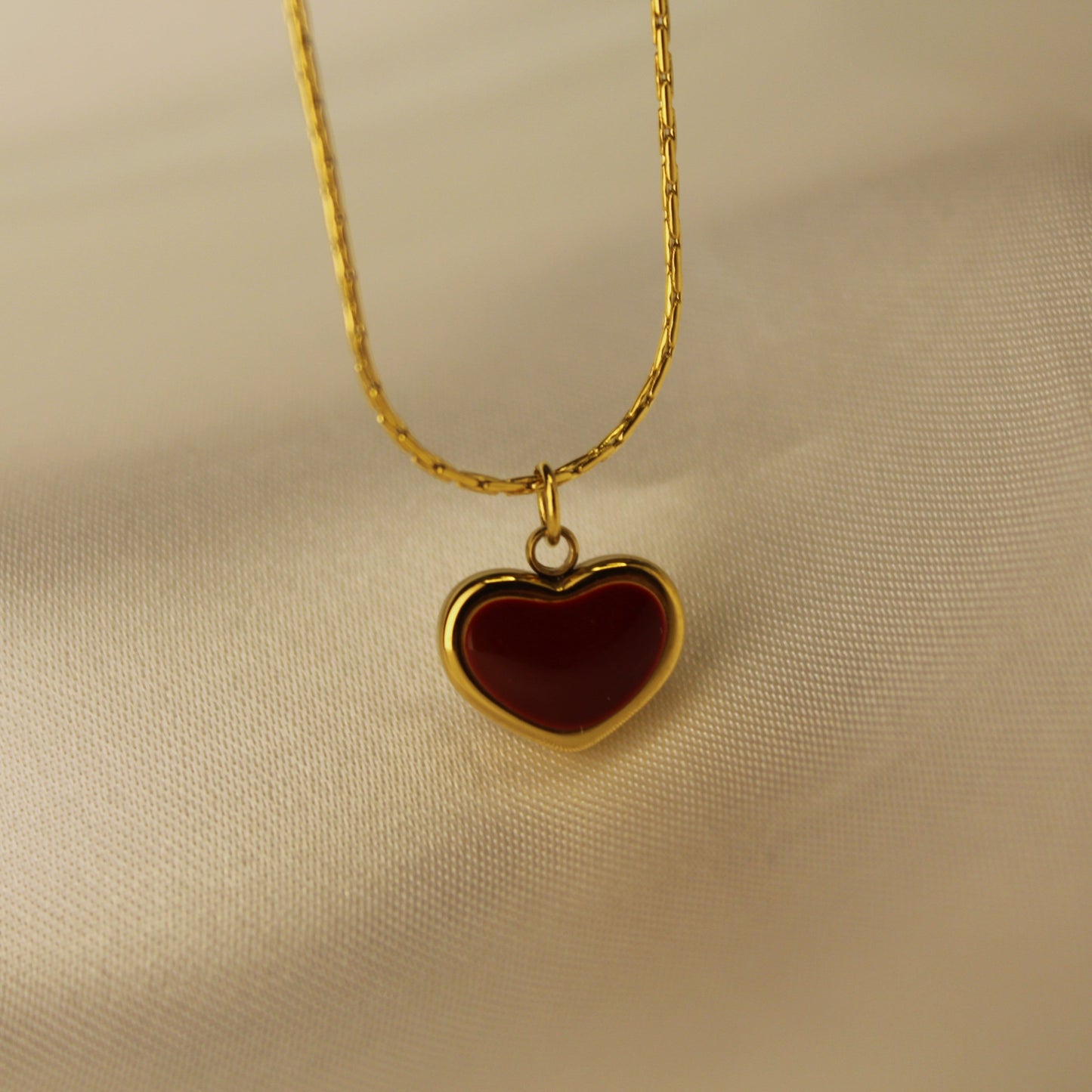 Heart pendant necklace