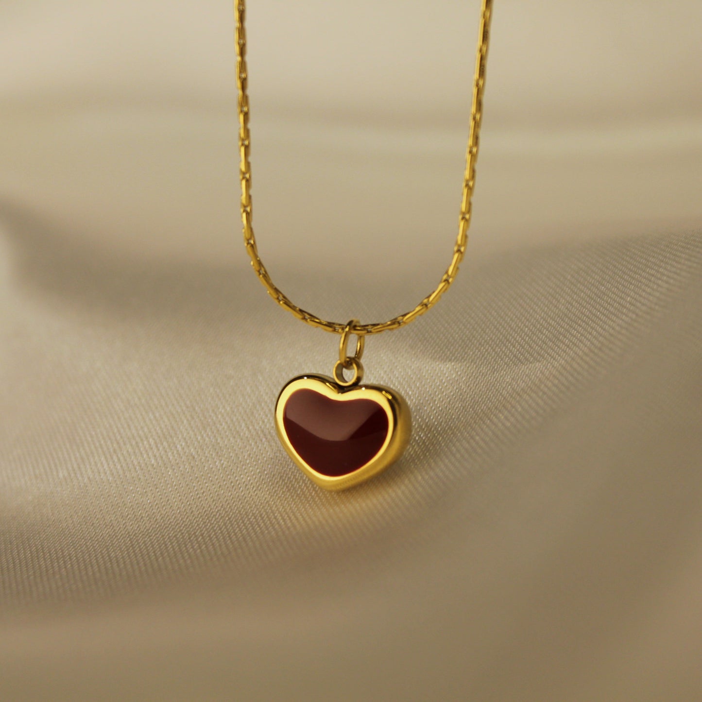 Heart pendant necklace