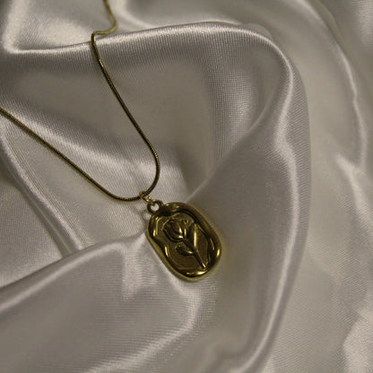 Rose pendant necklace