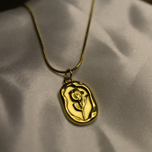 Rose pendant necklace